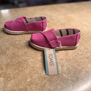 TOMS pink canvas NWT